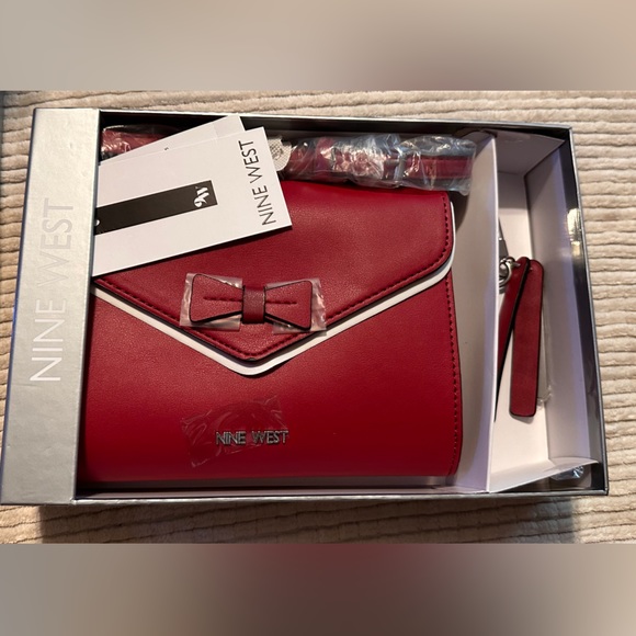 Handbag - Picture 2 of 2